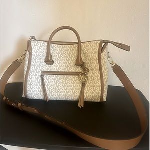 NWT MICHAEL KORS CARINE MEDIUM
SATCHEL BAG~VANILLA 
LEATHER with DUSTBAG